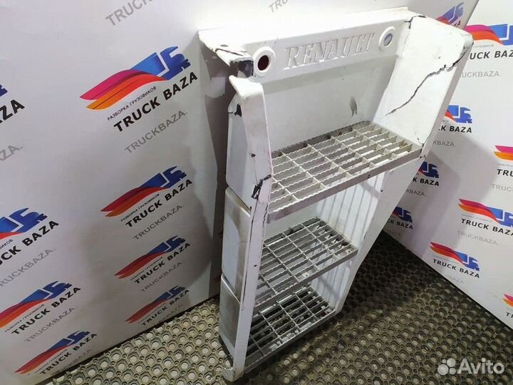 Корпус подножек правый Renault Magnum