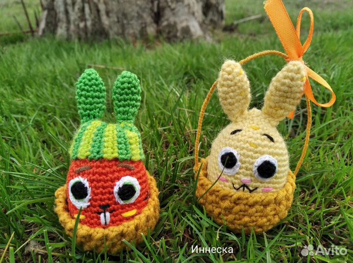 Курочка вязаная в гнезде с яичками на благополучие