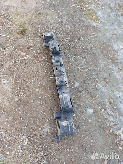 Усилитель бампера заднего Peugeot 407