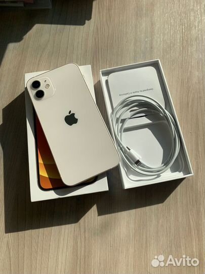 Телефон iPhone 12