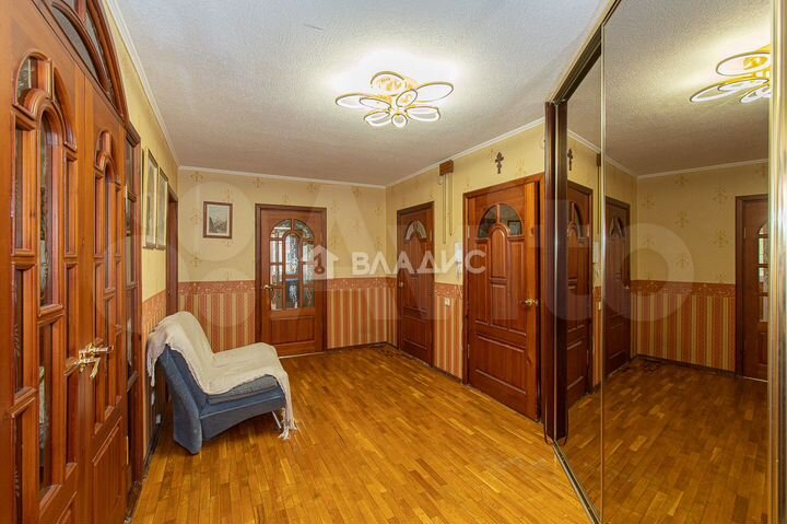 4-к. квартира, 134 м², 2/9 эт.