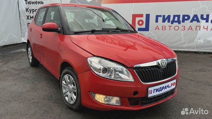 Обшивка стойки средней левой верхняя Skoda Fabia