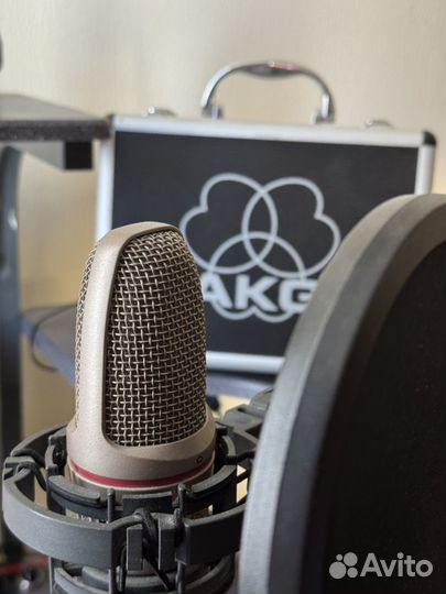 Микрофон студийный AKG C3000B