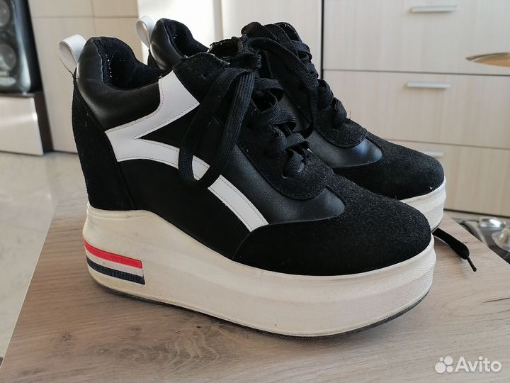 Сникерсы женские 38