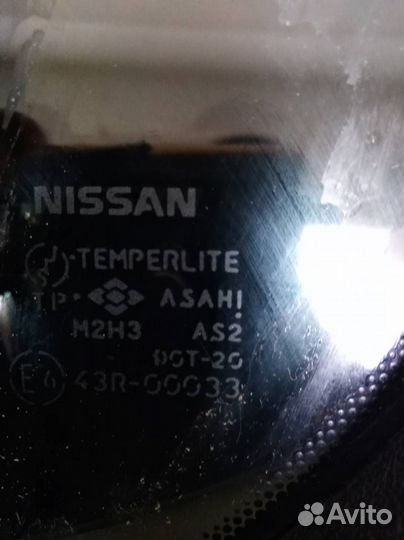 Стекло двери задней правой форточка Nissan Maxima