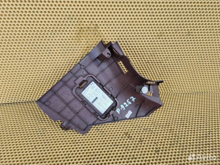 Накладка порога (внутренняя) передняя левая