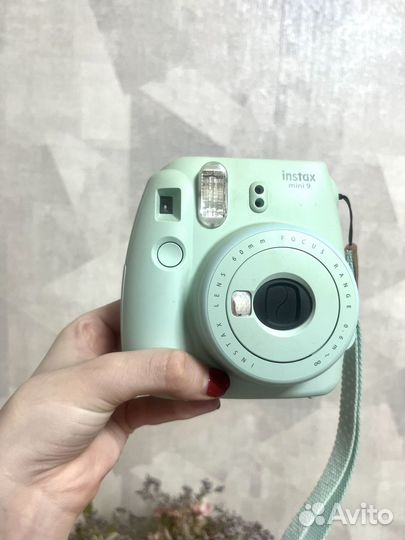Пленочный фотоаппарат instax mini