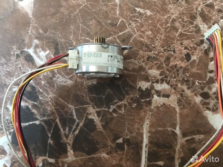 Четырехфазный шаговый двигатель NMB PM35L-048