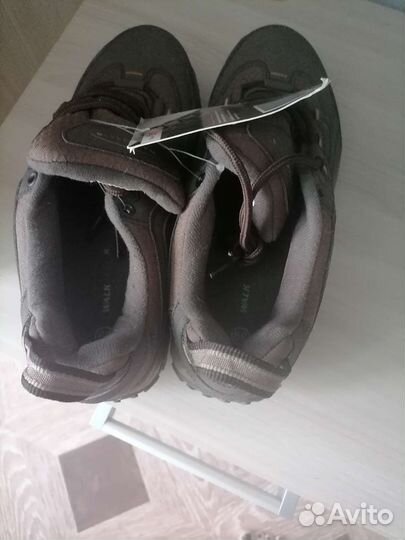 Кроссовки новые
