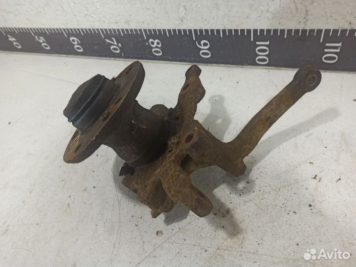 Кулак передний правый