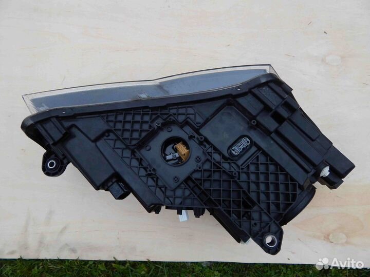 Фара левая Skoda Superb 3 поколение (2015-2019)