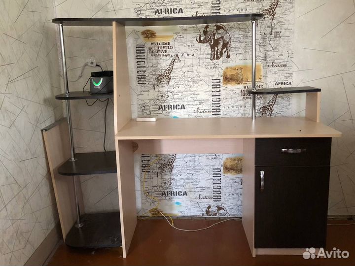 Письменный стол