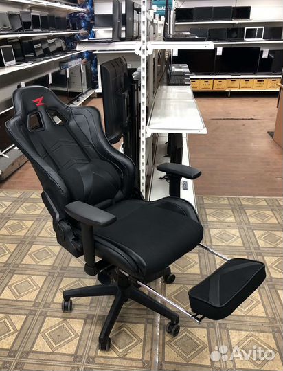 Игровое кресло ZET с механизмом качания черное