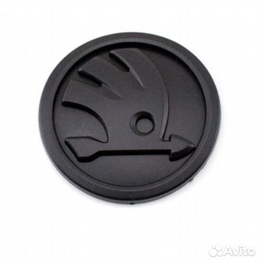 Эмблема на капот skoda черный мат 90 мм