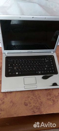 Ноутбук для работы и игр Samsung NP-R520