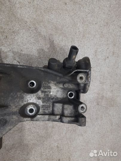 Кронштейн генератора 2.0 tfsi CCT для VW Passat CC