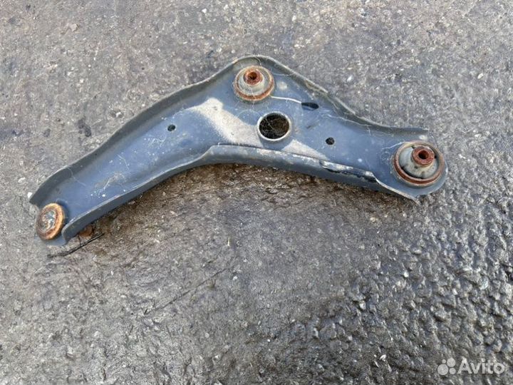 Рычаг передний правый Nissan Qashqai J11