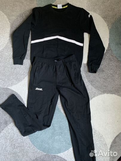 Спортивный костюм