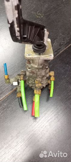 Педаль тормоза с краном Freightliner