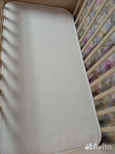 Детская кроватка с матрасом