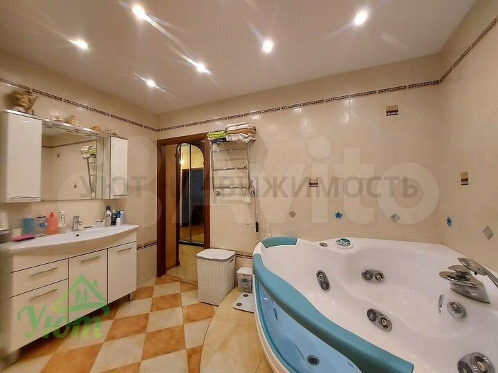 4-к. квартира, 100 м², 3/17 эт.