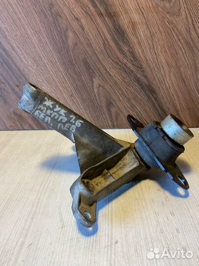 Кронштейн кпп левый Nissan Qashqai J10