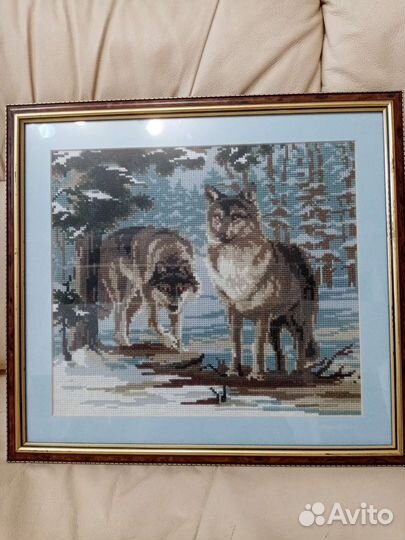 Картина вышита крестиком