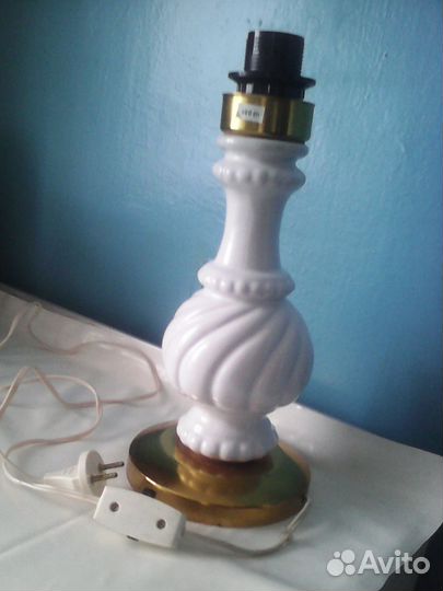 Настольная лампа