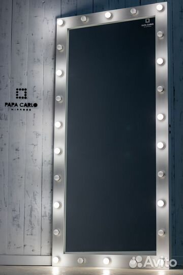 Гримерное зеркало с лампочками