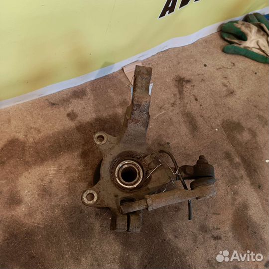 Поворотный кулак правый Nissan Note Е11