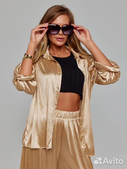 Золотой женский костюм двойка