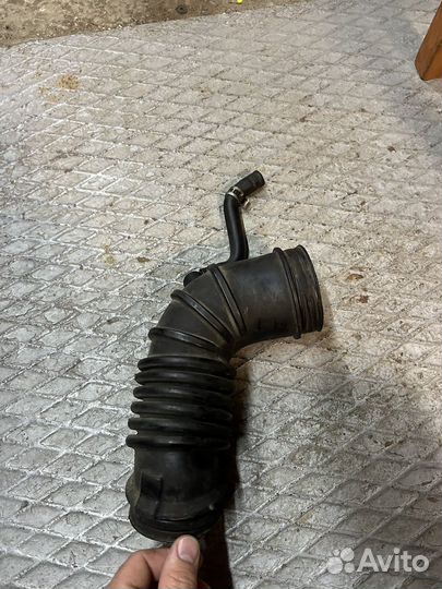Воздушный патрубок mitsubishi