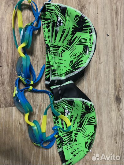 Шапочка и очки для плавания