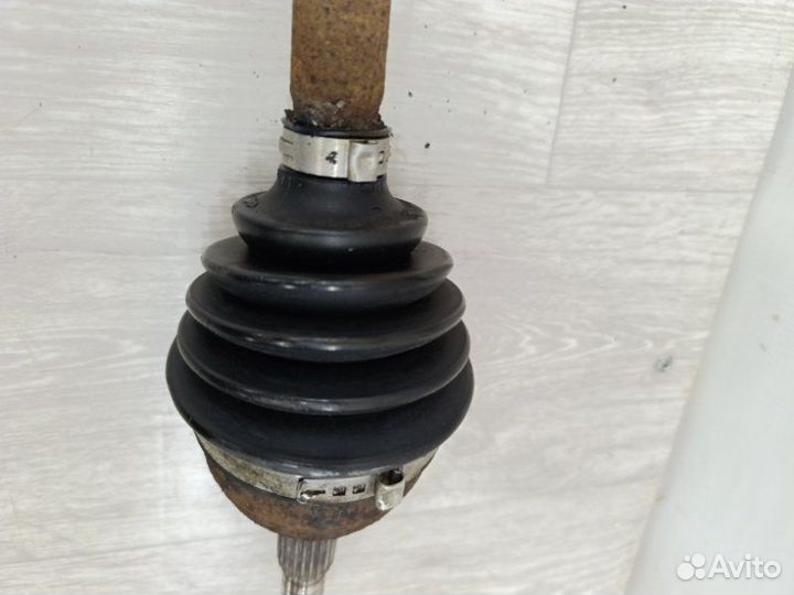 Привод передний правый Nissan Note E11 HR16DE 2008