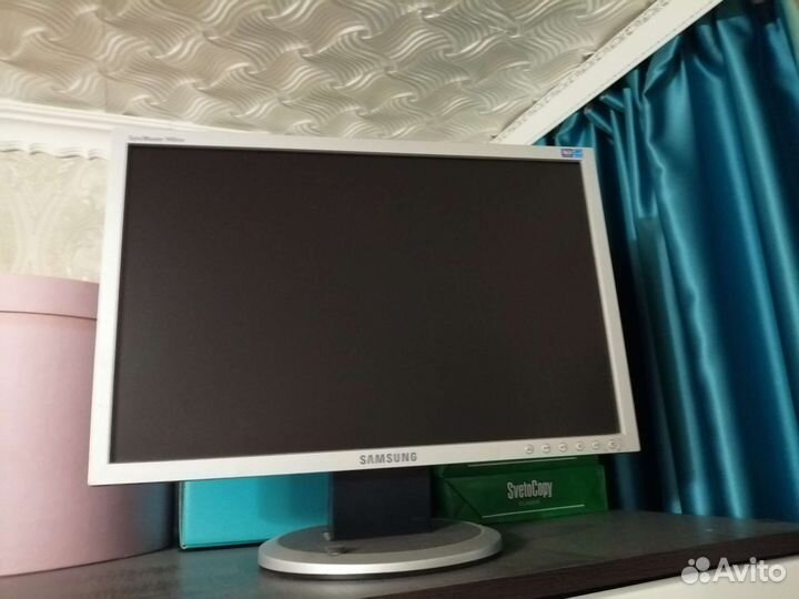 Монитор Samsung