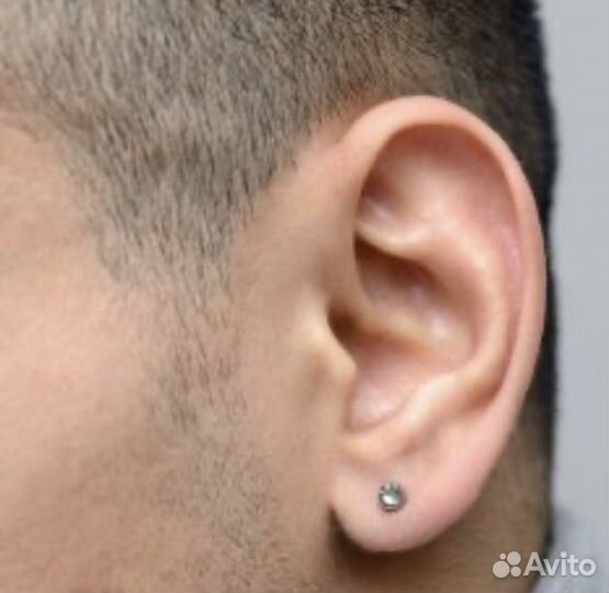 Прокол ушей иглой