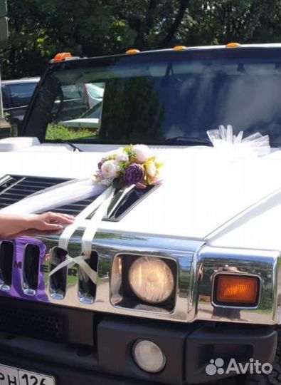 Свадебное украшение на машину