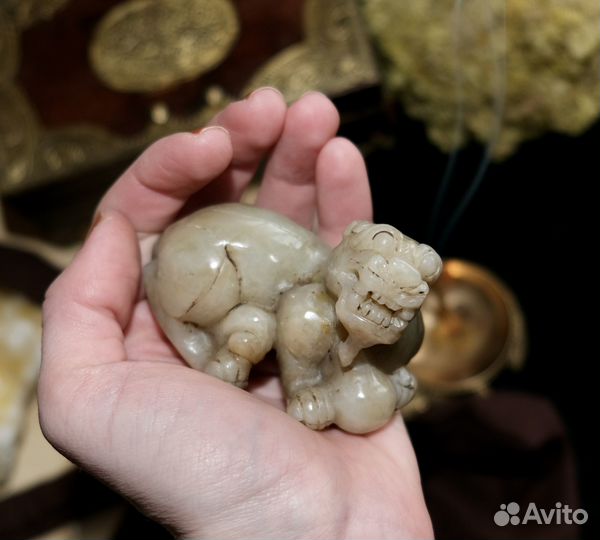 Нефрит Тигр играющий с жемчужиной