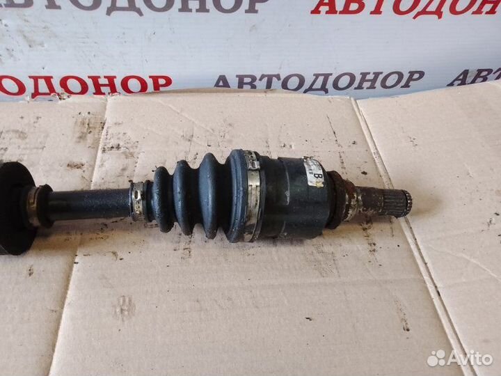 Полуось привод передний правый Toyota Yaris 1.0