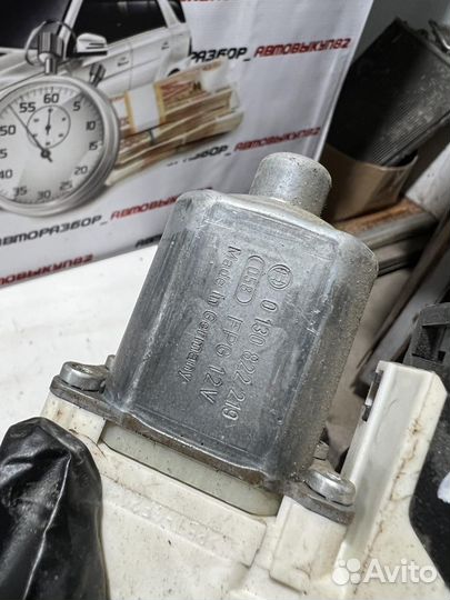 Моторчик стеклоподъемника задний лев. Ford Focus 2