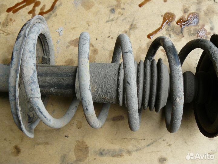 Амортизатор Пружина Рено Сандеро Renault Sandero