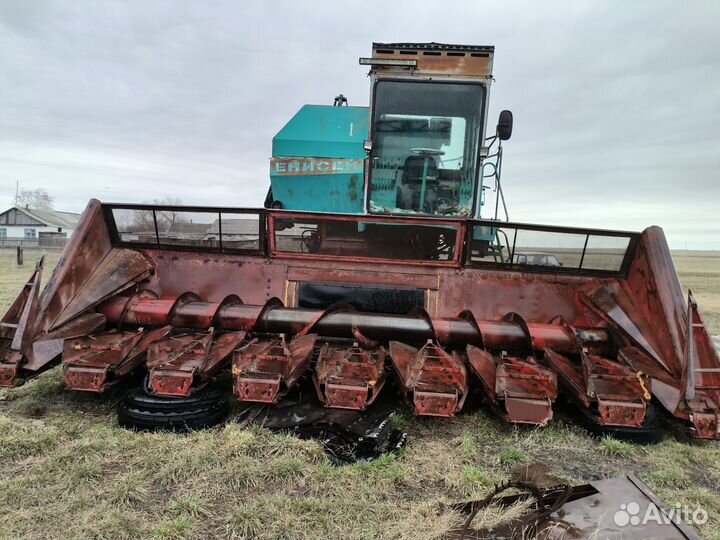 Жатка Красноярский завод комбайнов ЖНУ-6А, 1992