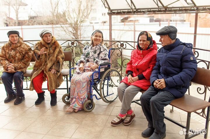 Сиделка. Уход за пожилыми людьми. Дом престарелых