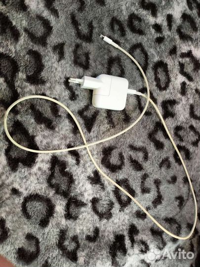 Оригинальная зарядка на iPhone