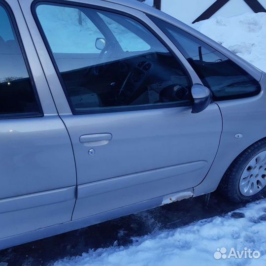Стекло Citroen Xsara picasso