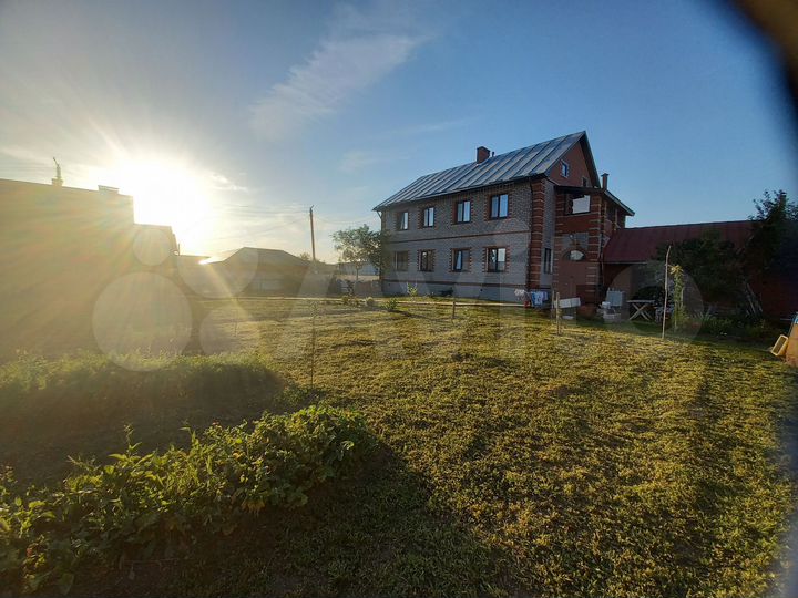 Коттедж 330 м² на участке 11 сот.