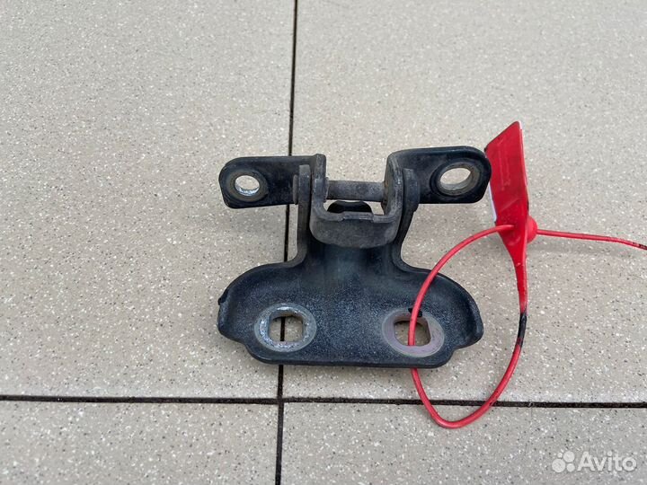 Петля двери передняя правая Chevrolet Авео Т300