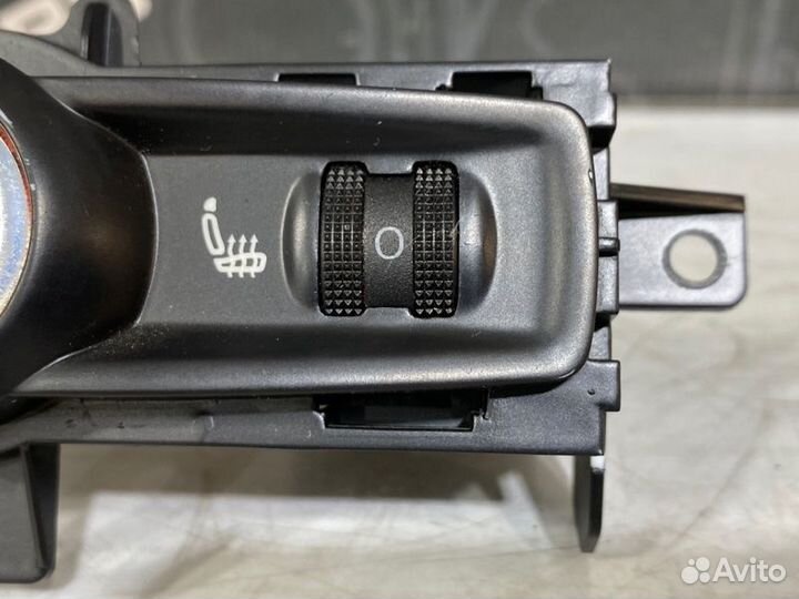 Кнопка подогрева сиденья Audi A6 C6 caja 2011