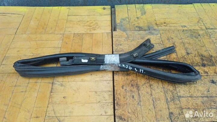 Уплотнитель стекла двери задний правый Ford Mondeo