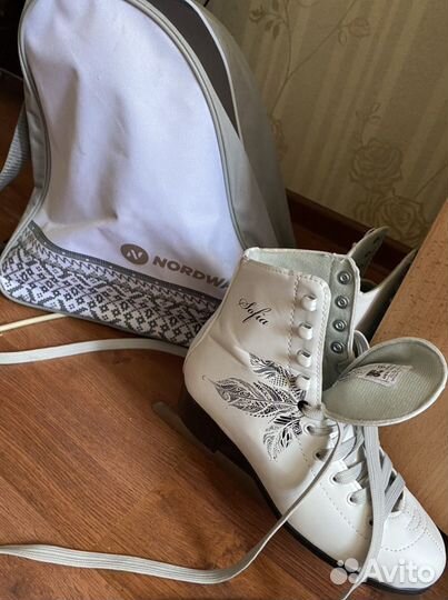 Коньки женские